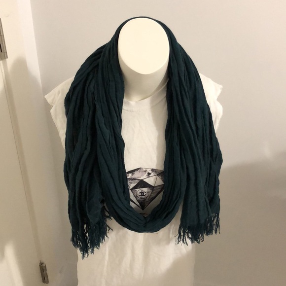 Wilfred, Linen blend , lightweight fringe scarf - Picture 5 of 5